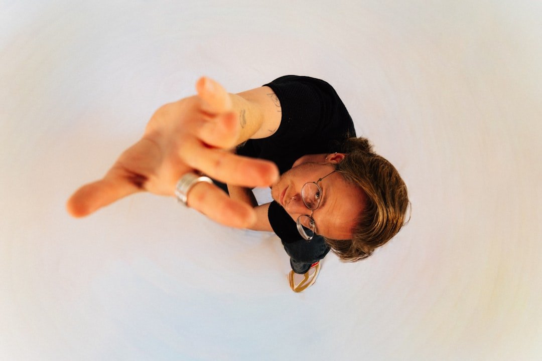 stretching avambraccio - Guida completa Ri-Hub teleriabilitazione